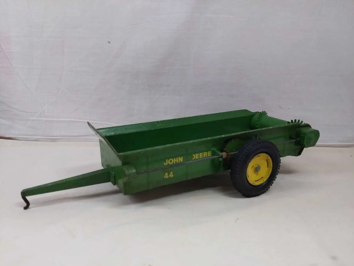 john deere 44 manure spreader specs
