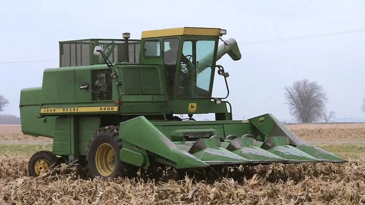 john deere 4400 diesel combine specs