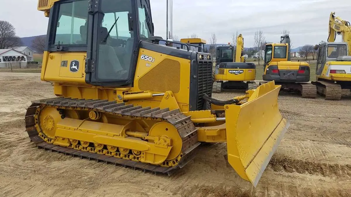 john deere 650h xlt specs