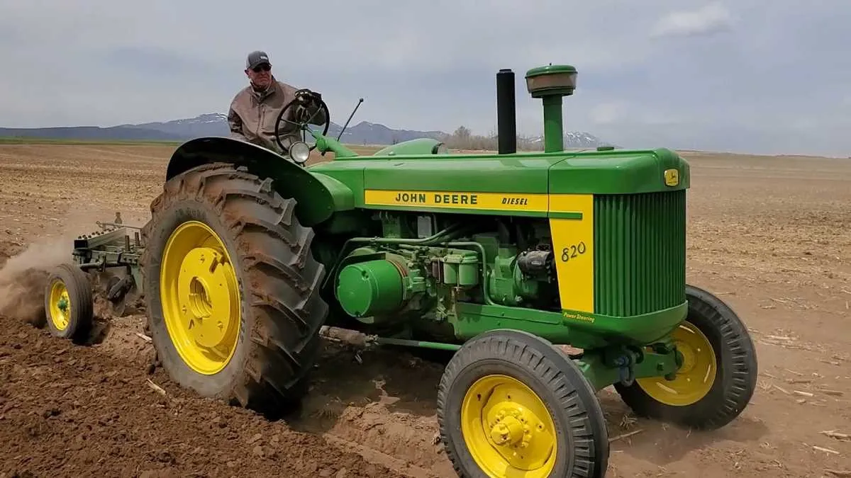 john deere 820 diesel specs