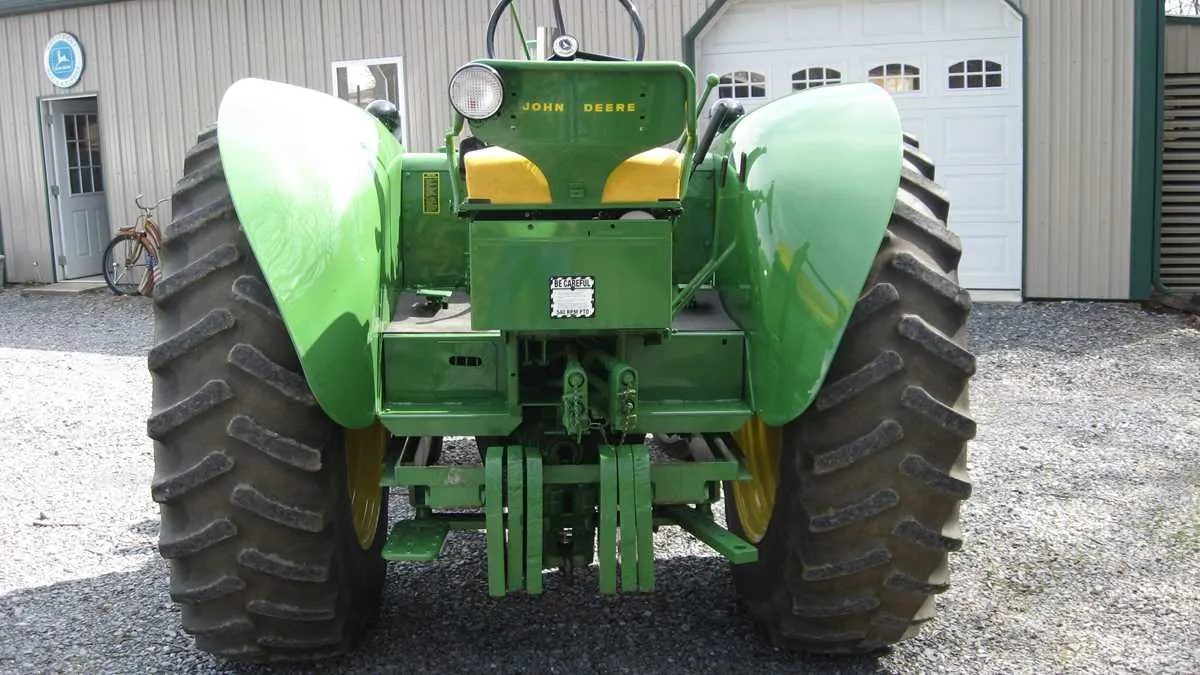 john deere 830 tractor specs