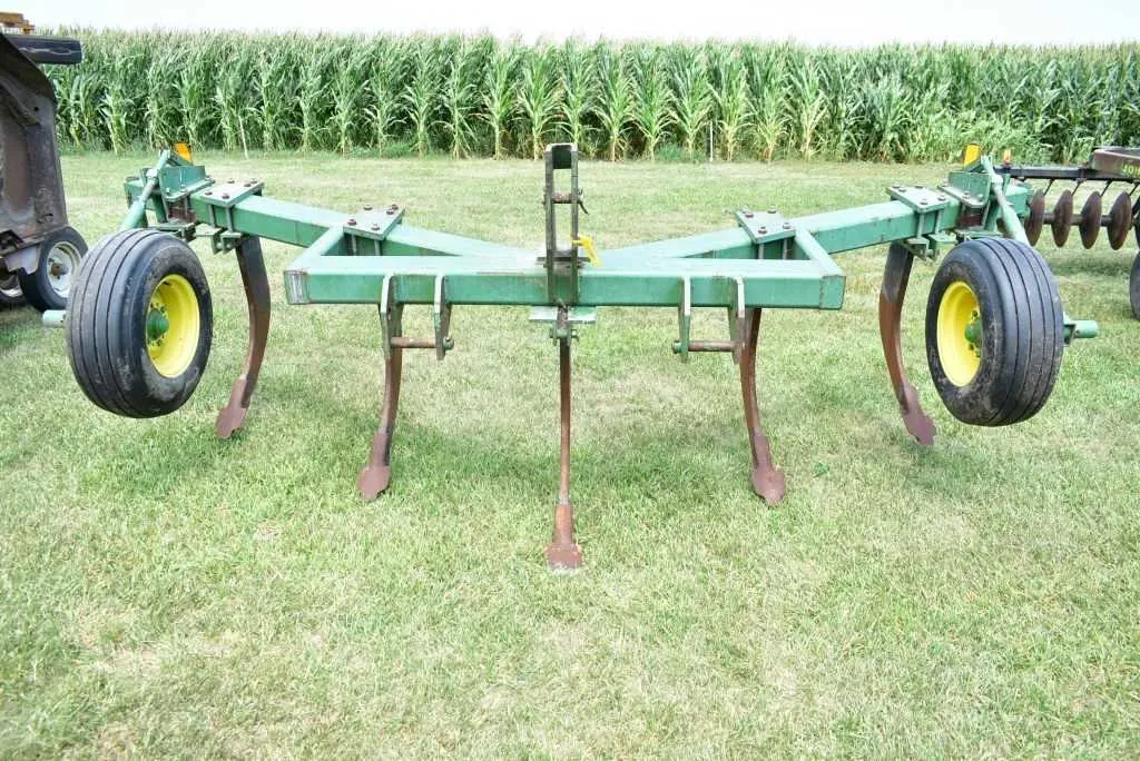 john deere 915 v ripper specs