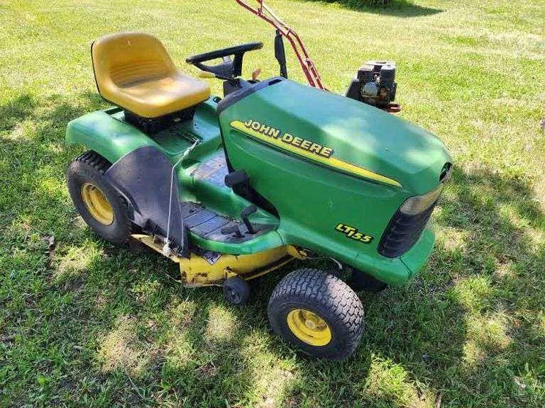 john deere lt155 lawn tractor specs