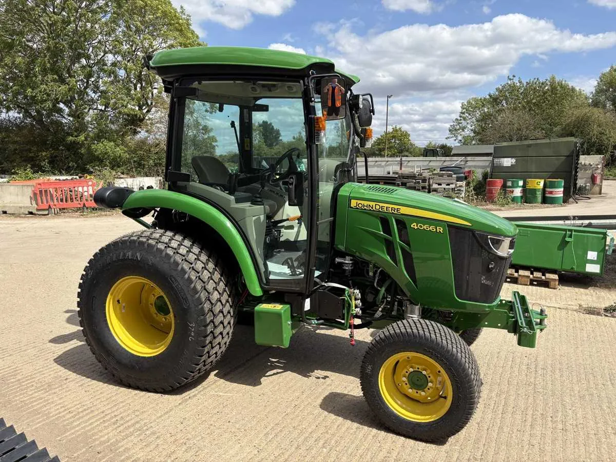 john deere 3045r specs