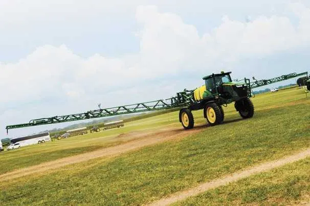 john deere 600 sprayer specs