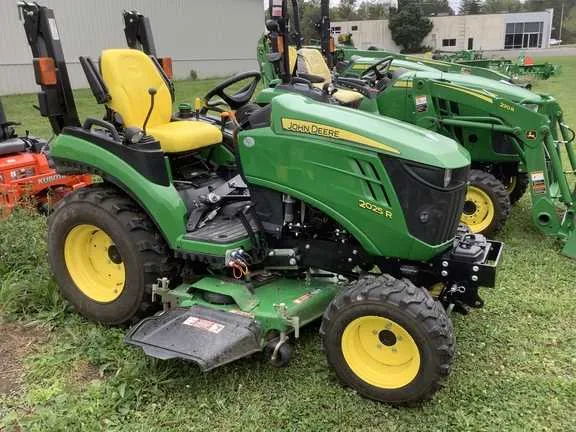2017 john deere 2025r specs
