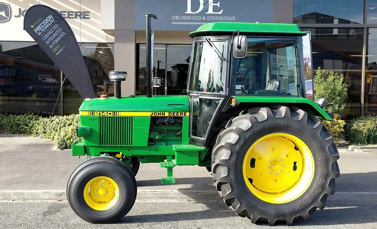 8700 john deere specs