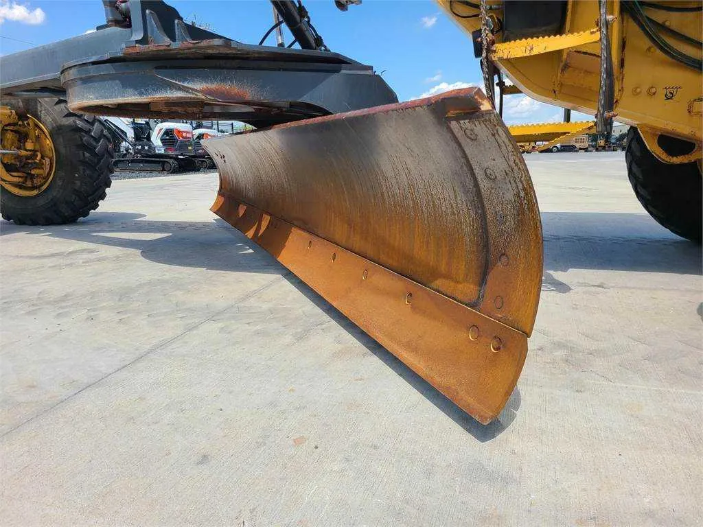 john deere 672g specs