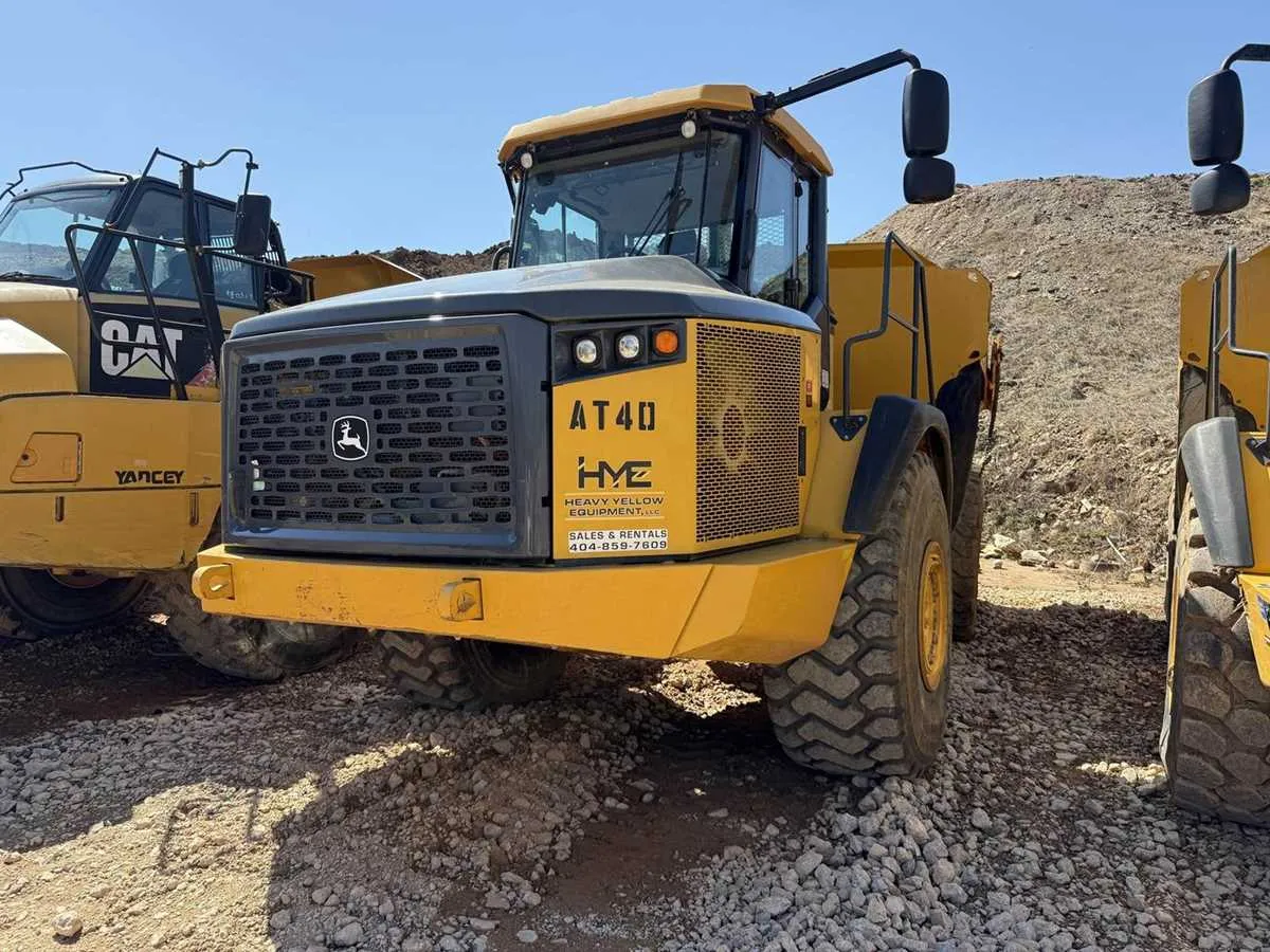 john deere 250 c rock truck specs