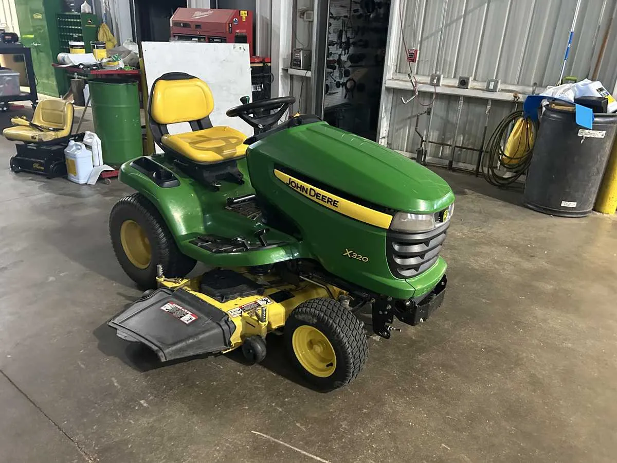 x320 john deere specs