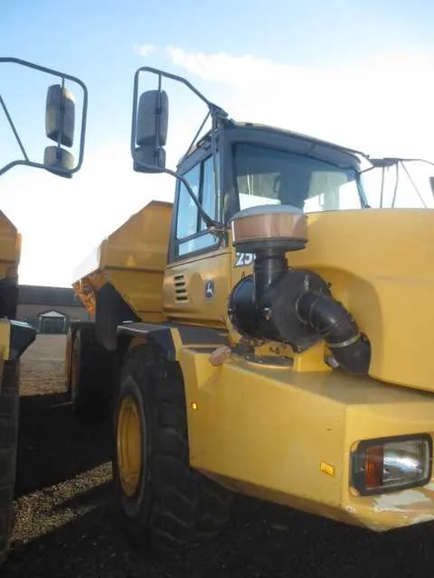 john deere 250 c rock truck specs