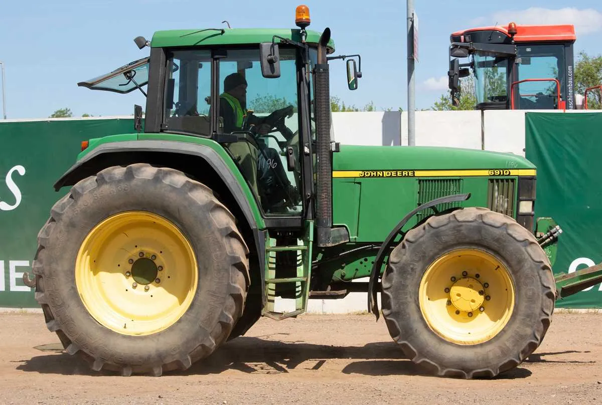 john deere 6910 specs